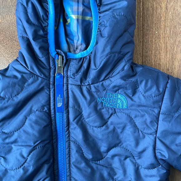 Infant boys blue North face reversible jacket size 3-6 months - Picture 2 of 4
